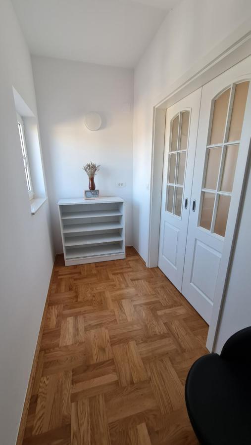 Apartmani Dami Novalja Exterior foto