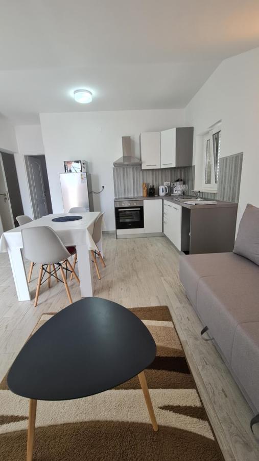 Apartmani Dami Novalja Exterior foto